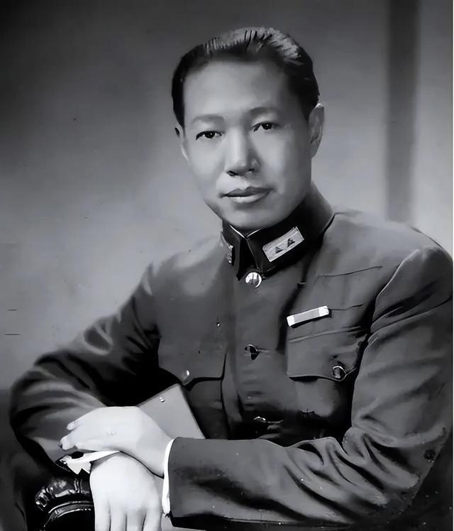 1954年，国民党上将熊式辉在泰国的工厂倒闭后，在蒋经国的斡旋下，允许他回台湾生