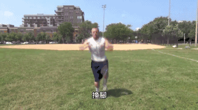 后脚跟踢屁股