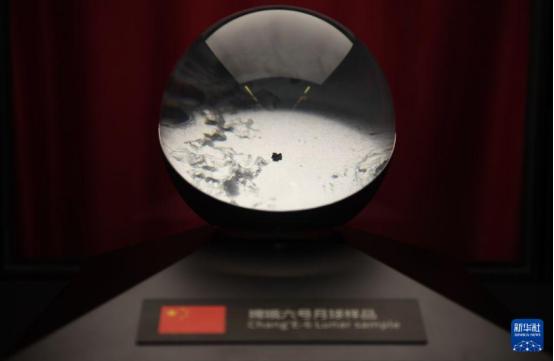 美国急着抢登月名次究竟图啥？我们把月背月壤送给全世界，格局直接碾压对手，太空资源