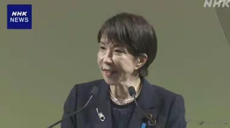 日本首相高市早苗今天干了件捅马蜂窝的事——以“内阁总理大臣”名义给靖国神社送了“
