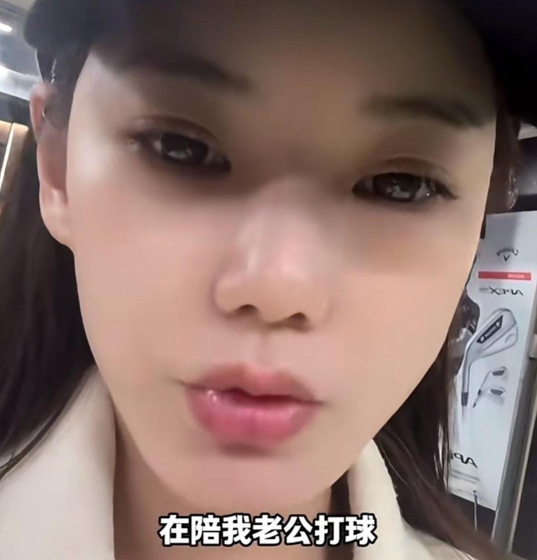 马筱梅直播里无意说的一句话，我听完愣了半天。她说汪小菲那俩孩子，真正的“妈”不是大S，也不是她。女儿