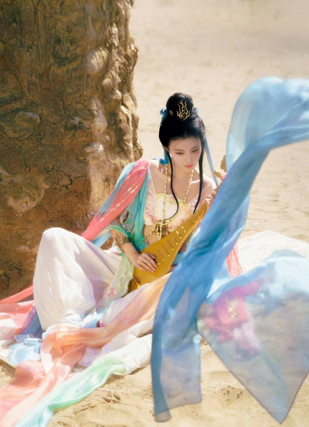 王楚然抱着琵琶的一组敦煌神女写真图～