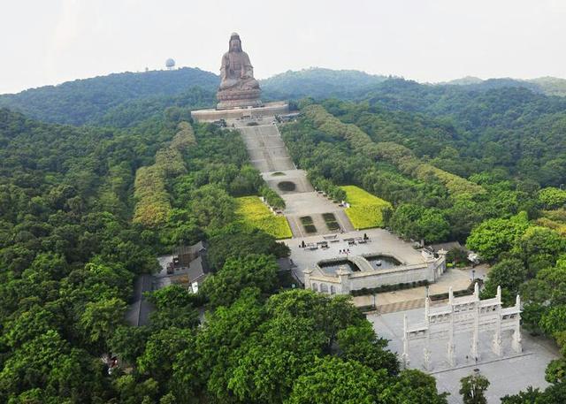 也是一座著名的旅游城市,境内景点有祖庙,西樵山,长鹿农庄,岭南天地