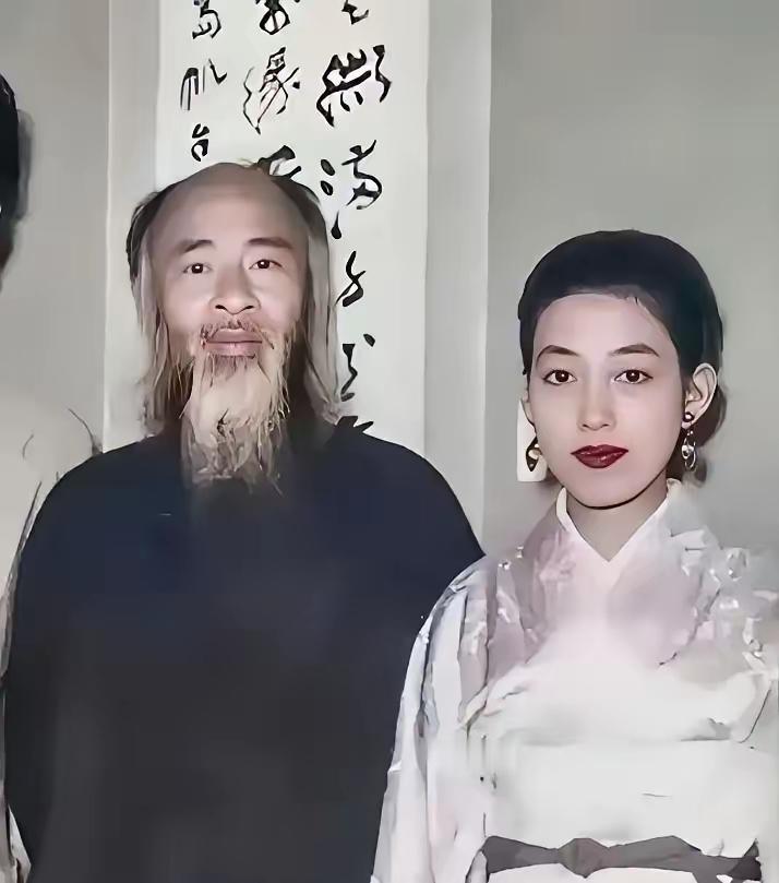 1952年的一天，山田喜美子站在53岁的张大千的面前，脱下身上所有的衣服，然后涨