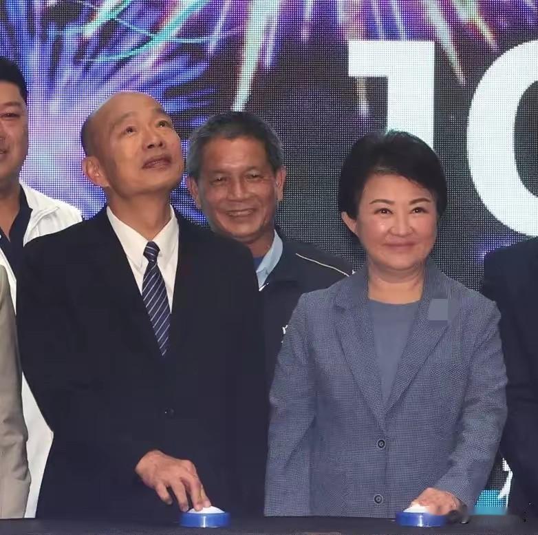 沈富雄：韩国瑜和卢秀燕选2028必败！​前台湾地区民意代表沈富雄，21日晚上