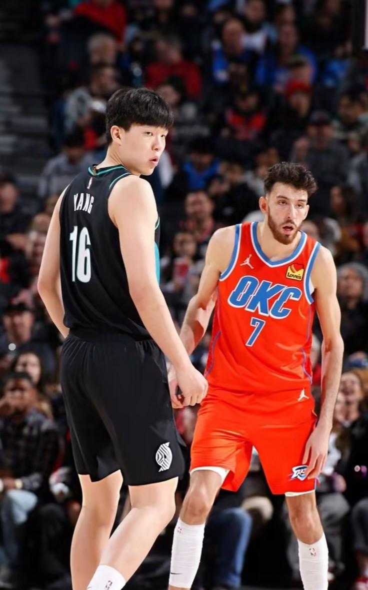 重建只挂嘴边？队记怒批主帅耽误杨瀚森成长！队记发文为杨瀚森鸣不平，矛头直指主帅