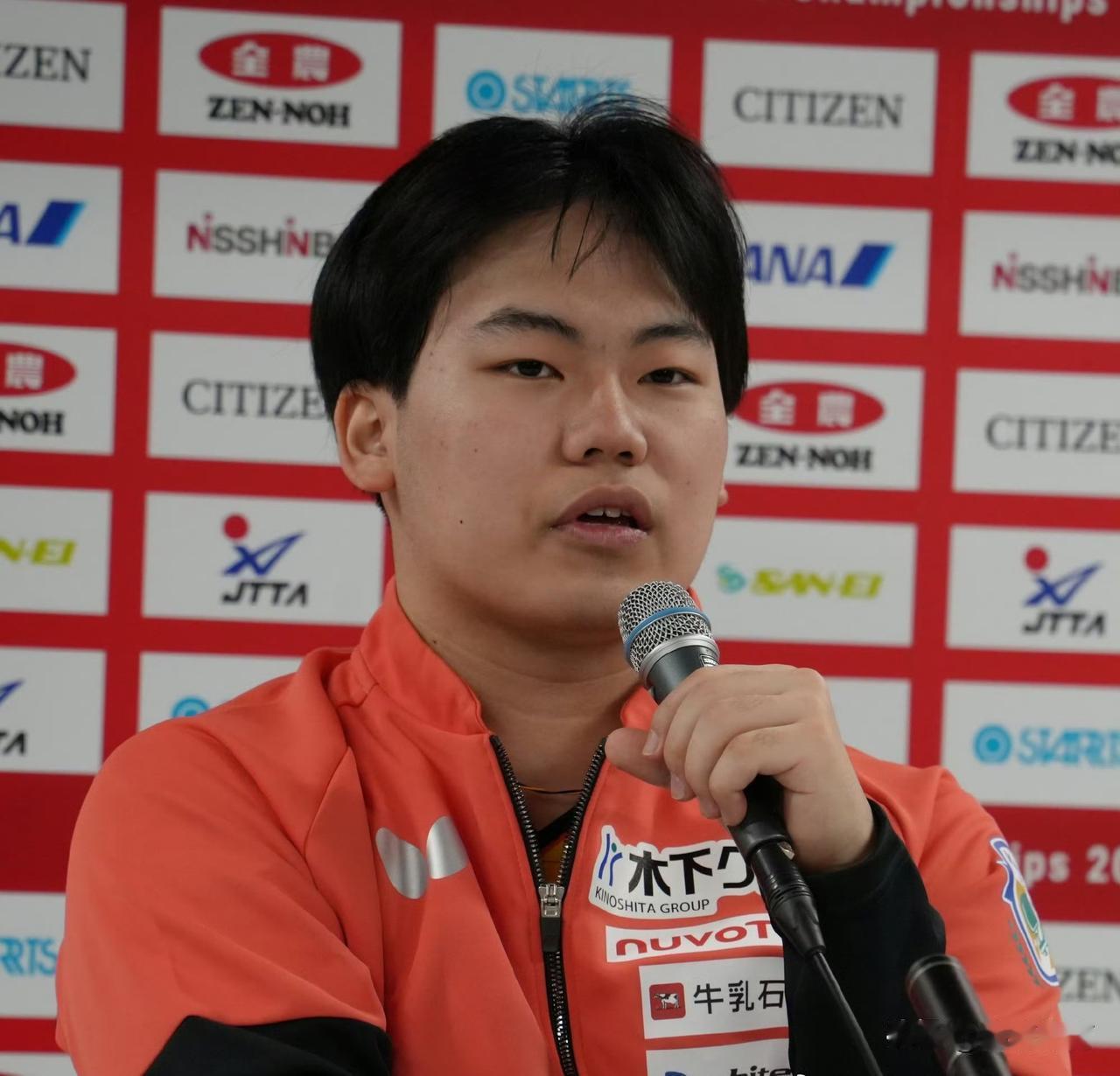 松岛辉空夺冠发布会上说，能在全日本锦标赛中战胜张本选手并最终夺冠，是我认为最有价