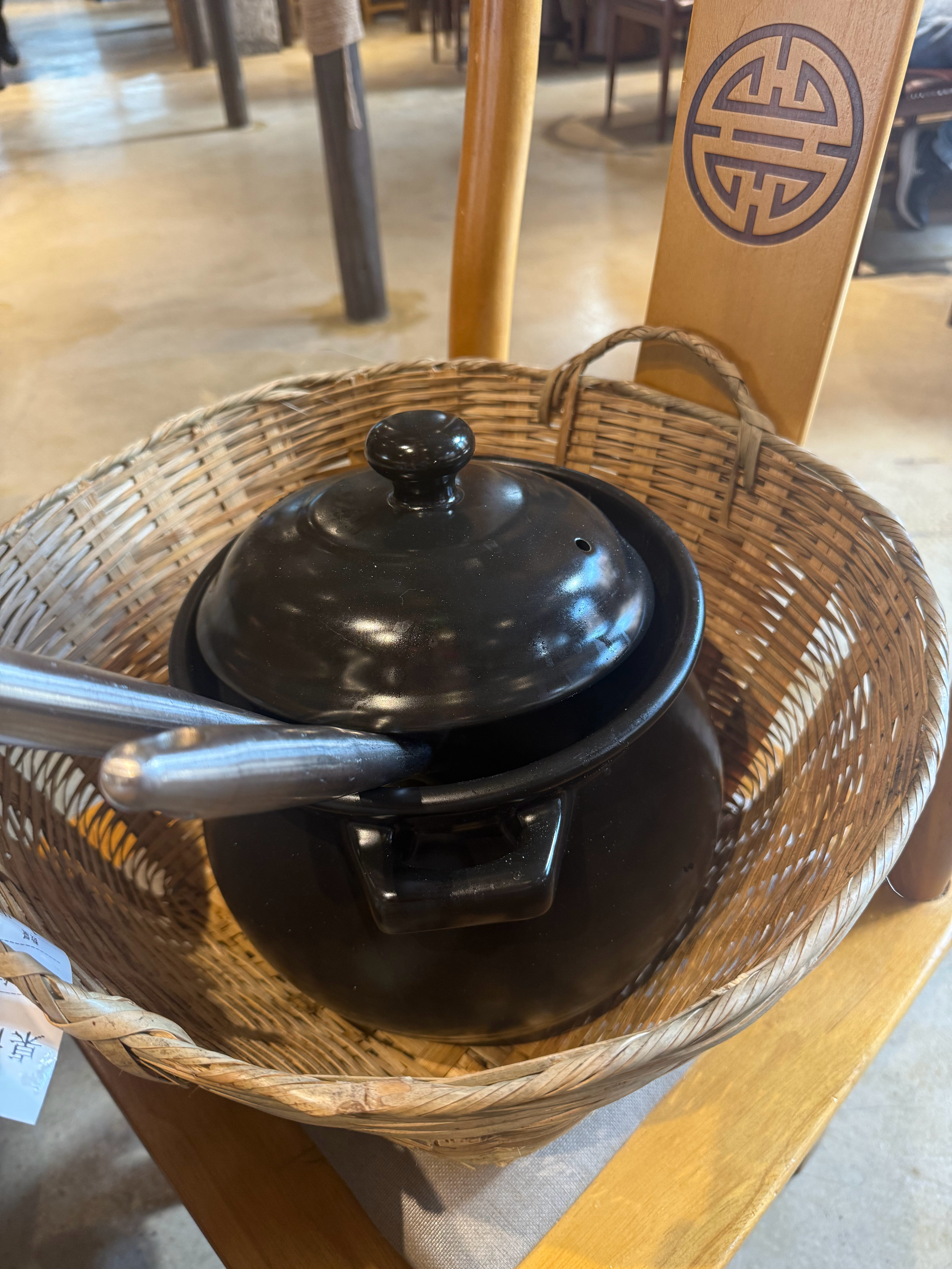 【广东人最怕的湿冷周末来袭】气象部门预计，北方新的一股中等偏强冷空气前锋将于明天