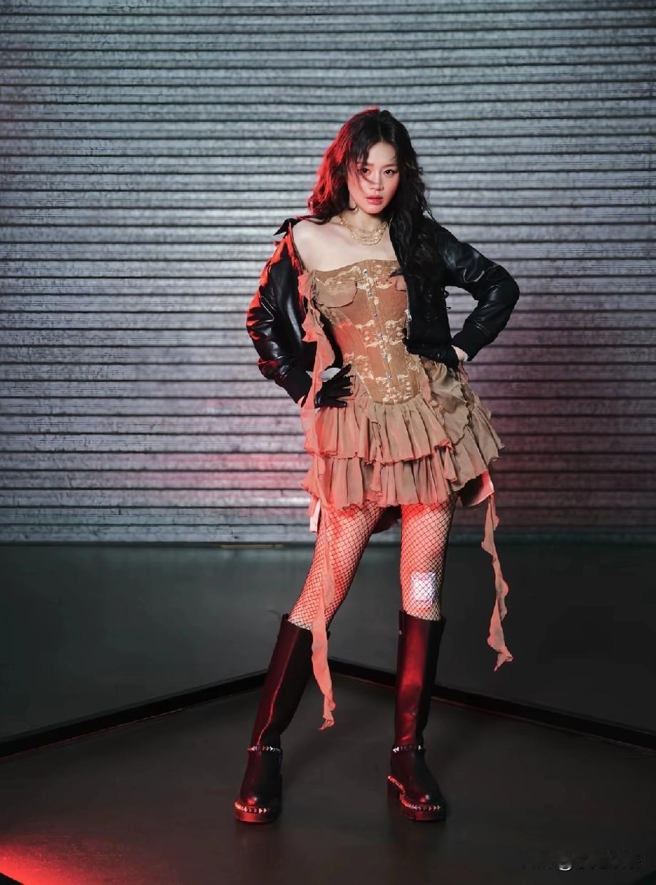 马思纯长得很野性，舒淇那挂的[爱心]姐姐又美又飒，谢谢姐姐来贾想世界给黄明昊庆