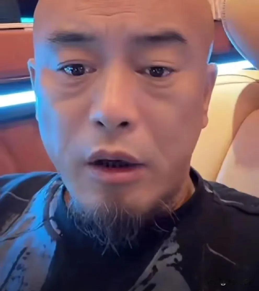 丁老五分析洋的活动必赔钱！丁老五返程时在车内直