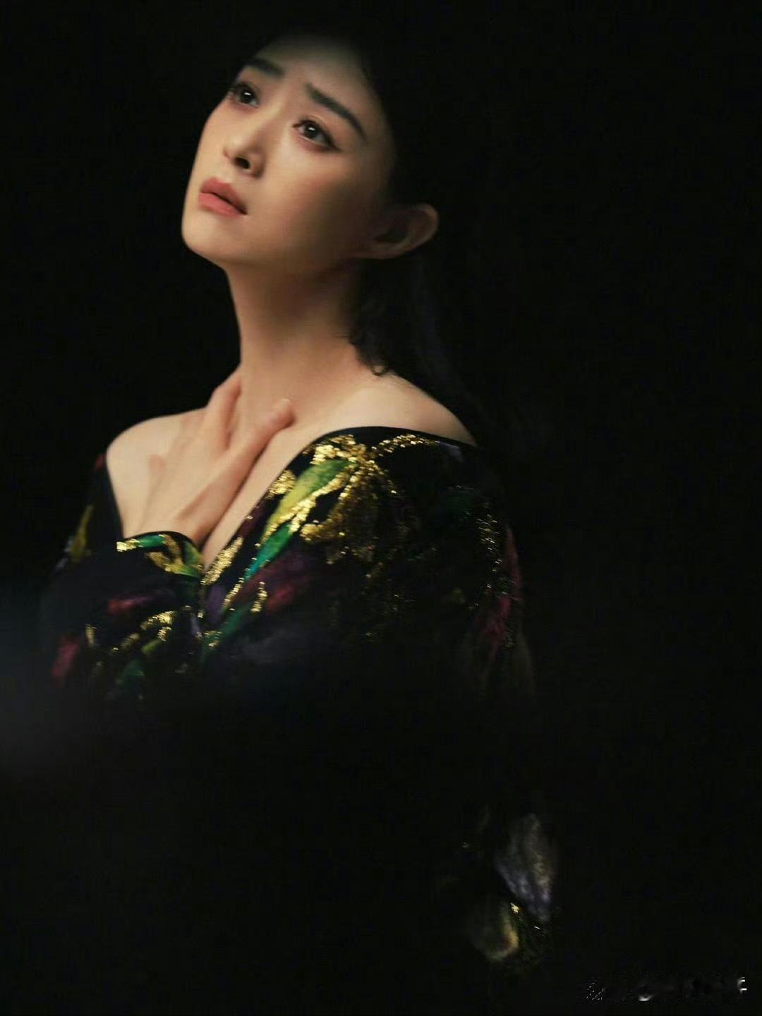 娱乐圈小八卦：1.贾乃亮已经在计划生二胎，至于前妻怎么闹都没有用，甜馨也知道父母的无法再破镜重圆了。