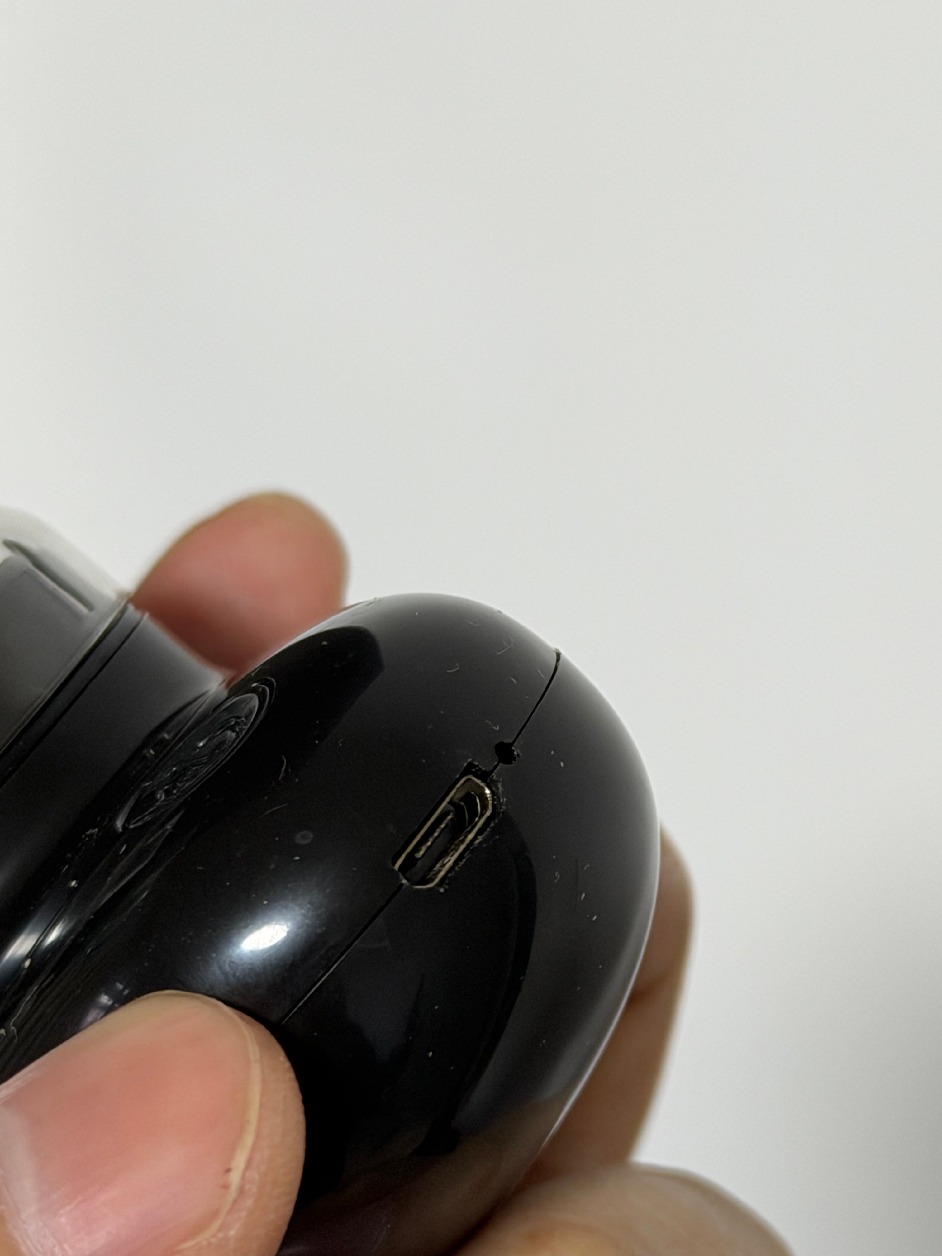 我老爸在并夕夕0.1元买了个剃须刀。让我给他配个充电线，我寻思这充电线比这剃须刀