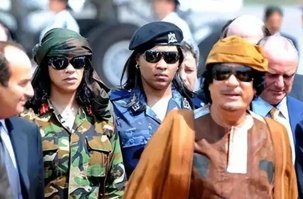 网传"卡扎菲美女保镖嘉莉娜被暴尸街头"的说法，真正能查到的是：这个名字对应的女人