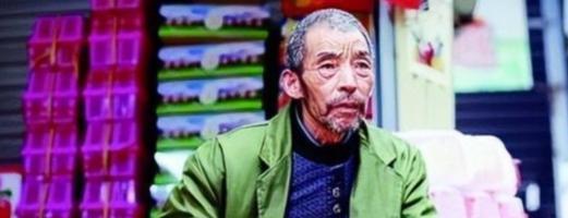 1992年，武汉街头的煎饼摊主捡到2个女婴,他终生未娶，二十年后，女儿们成了博士