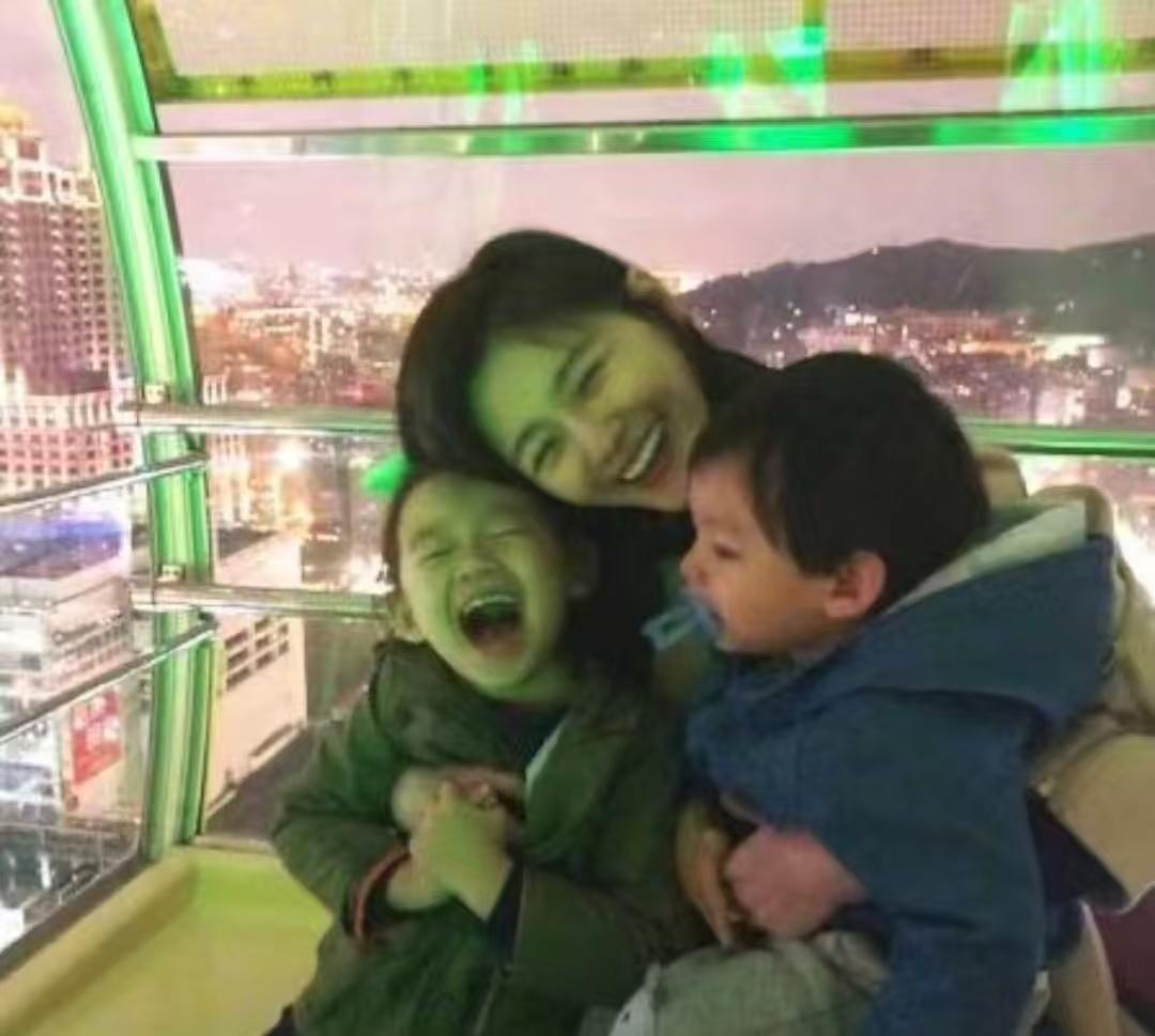 箖箖和玥儿过北京年落空！大S走后，第一个年，两个孩子动向备受网友关注。