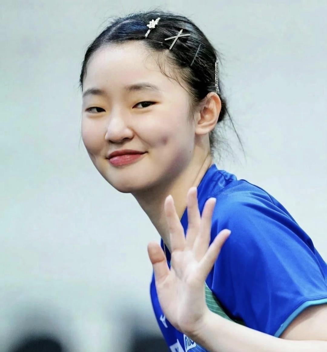 张本美和这张嘴，真不是一般十八岁小孩的水平。记者问她想不想跟哥哥张本智和配混双，
