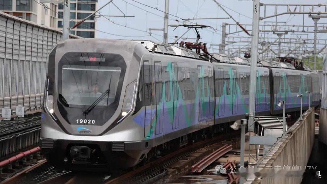 不少市民一直关心地铁19号线什么时候能换成8节编组？官方运营逻辑已经很清晰：