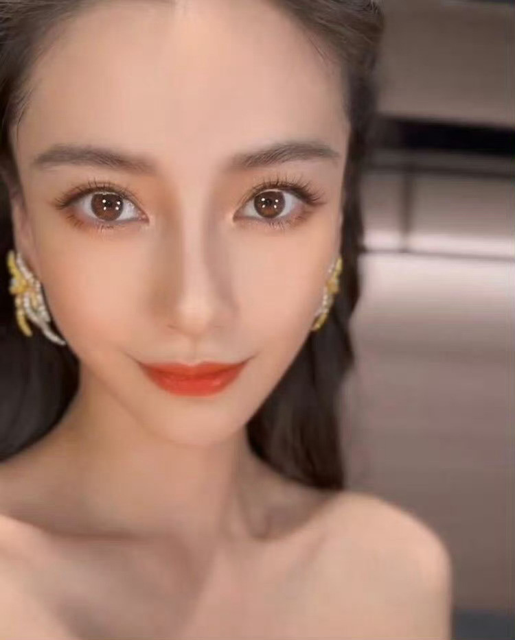 杨颖的对视就是顶