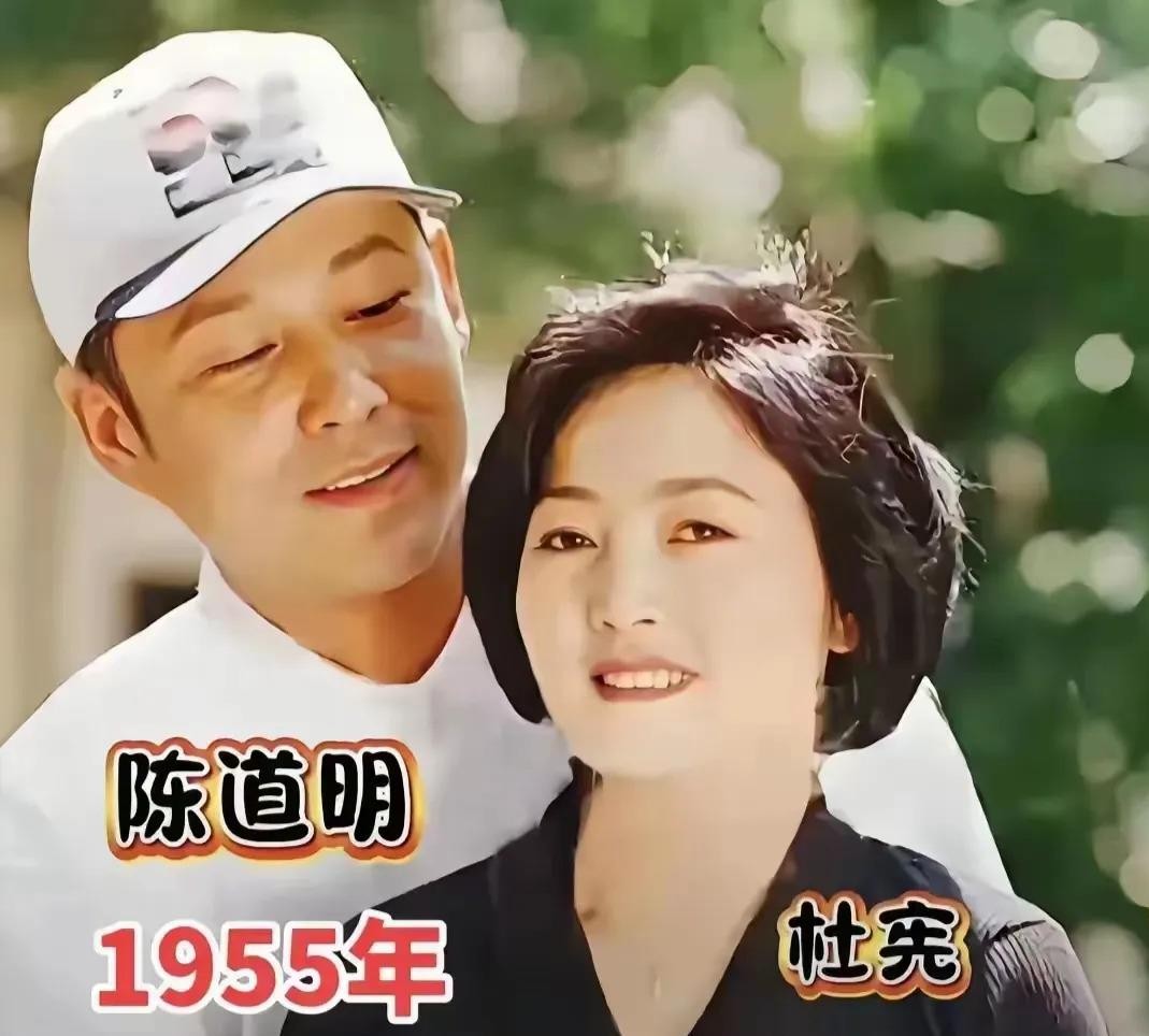 陈道明给杜宪打电话，末了总不忘叮嘱一句“多抹点防晒霜”。梁丹妮和冯远征从电梯出来，手是牵着的，冯远征