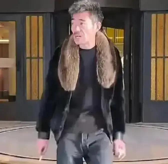 阿四，这波联名赢麻了。4月，一个名叫阿四的“义乌打工人”，竟然和国民品牌太平鸟