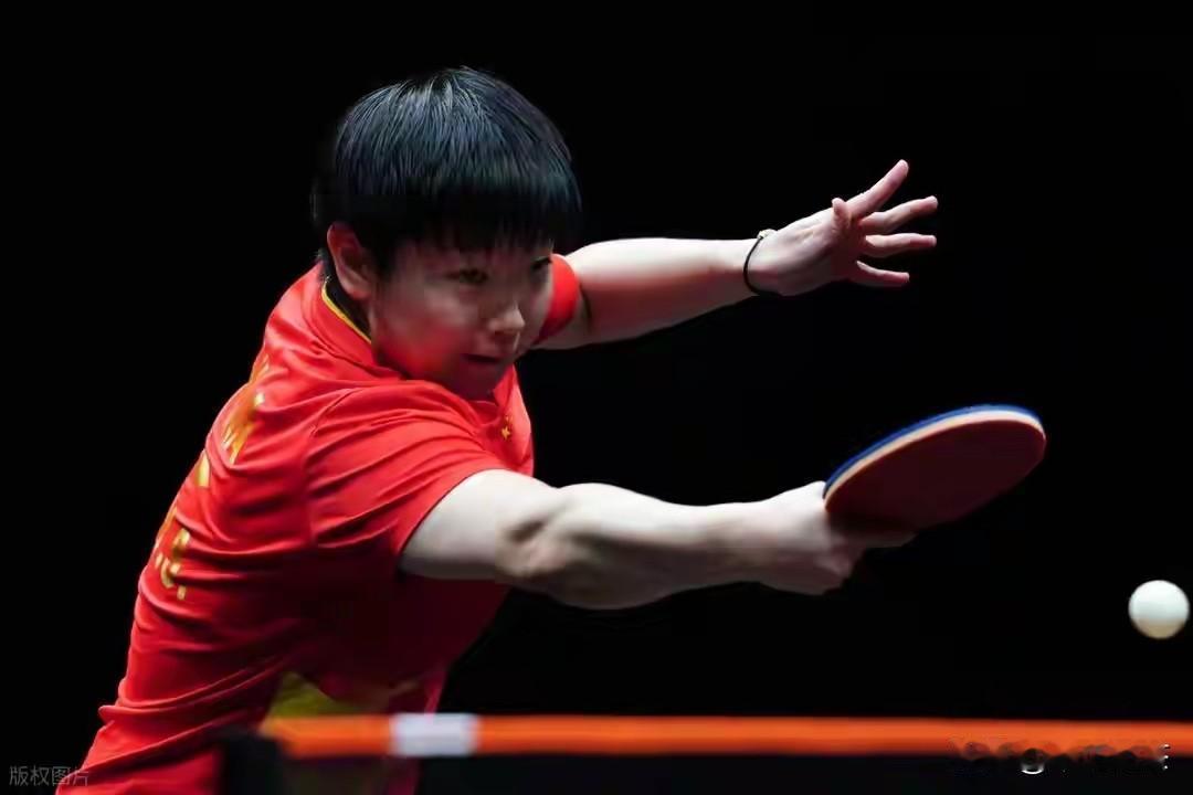 孙颖莎申请医疗暂停，脚踝贴了肌贴，咬牙坚持两局，渐渐移动受限，最终选择退赛