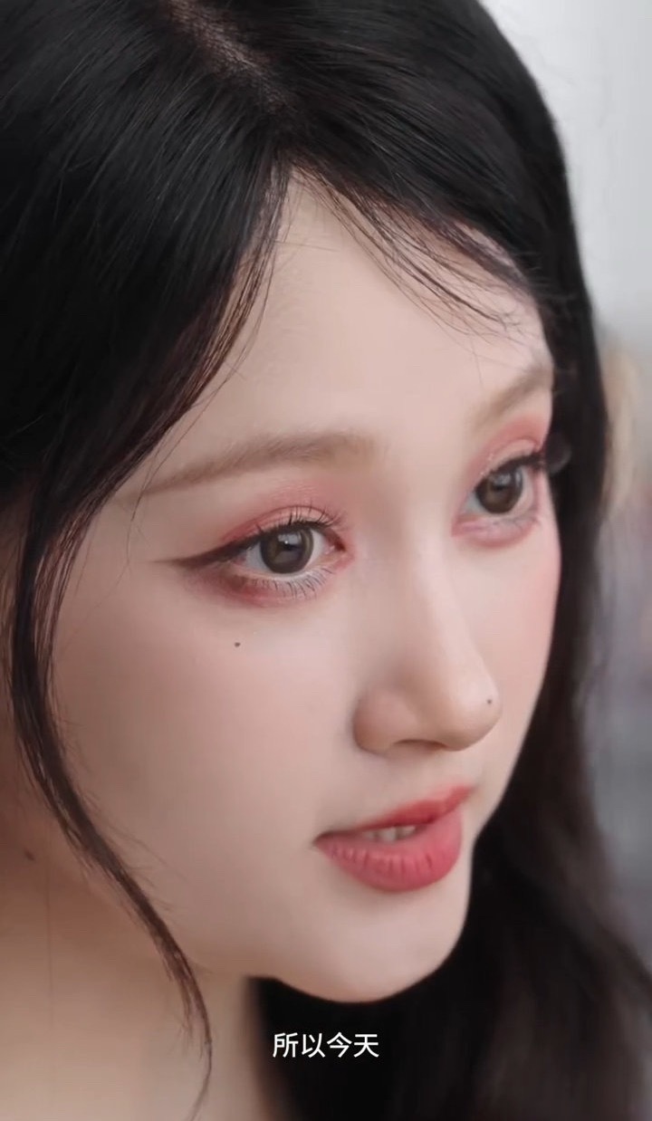 好歹毒的化妆师给关晓彤化的眼妆咋回事[doge]​​​