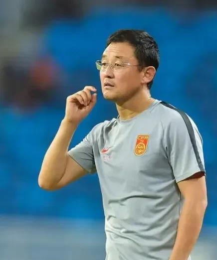 细查了一下才知道，孙继海的嗨球，这次向退役球员要18万的事情当中，这位叫张卓毅的