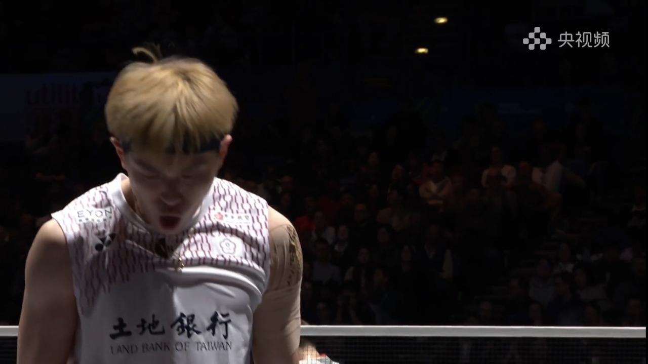 不得了，军医杀🐷了，林俊易战胜昆拉武特，首进全英男单决赛！这届全英虽然用的是