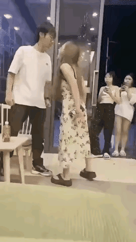 这下让她长长记性，别总以为自己是小仙女，所有人都得让着你。​​​