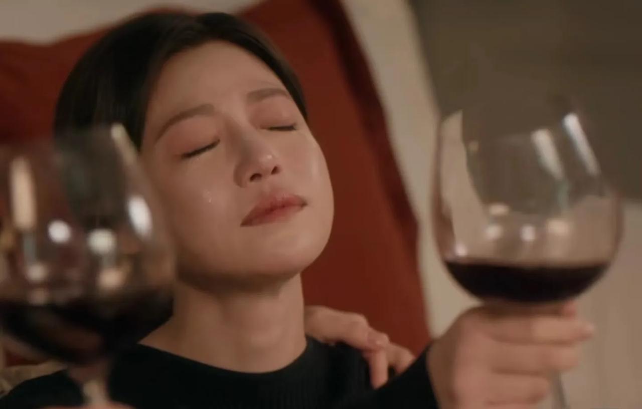 陈妍希说，我给33岁的肖战演母亲，离开陈晓，我一样有戏可拍。观众说，你只比肖战