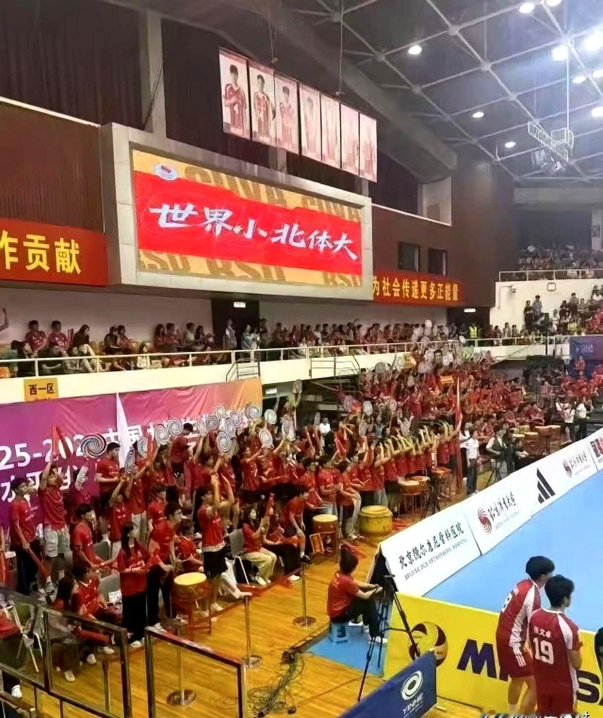 北体大这次真的是丢了脸面。在自己主场办比赛，就给冠军南昌大学四十个角落座位，赛