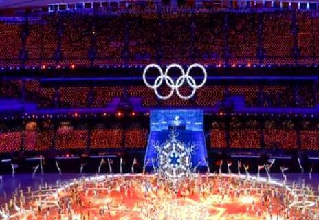 为什么中国只举办过一次奥运会？因为亏钱。那时候，满城穿着蓝白制服的年轻人