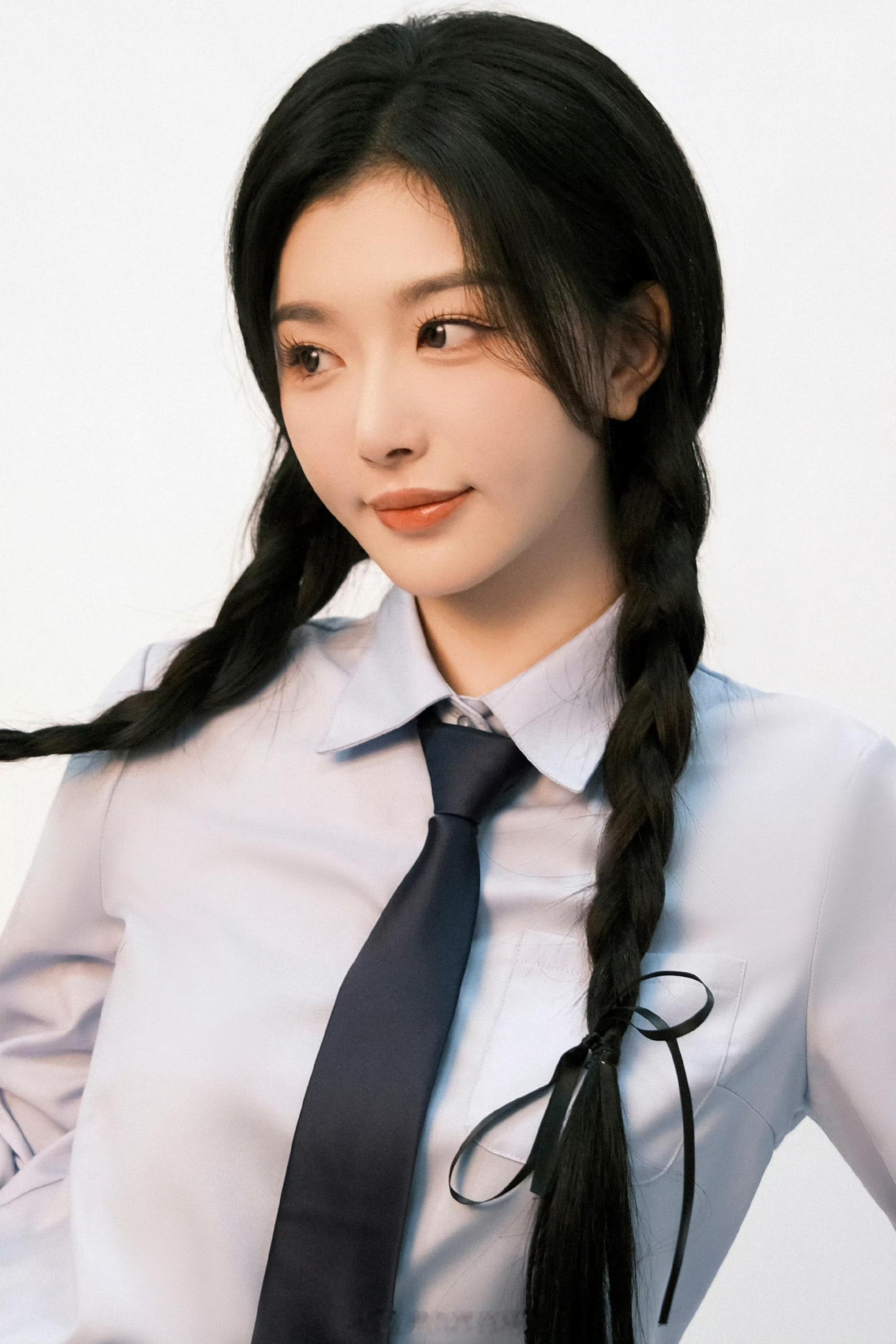 孔雪儿甜美的麻花辫姑娘