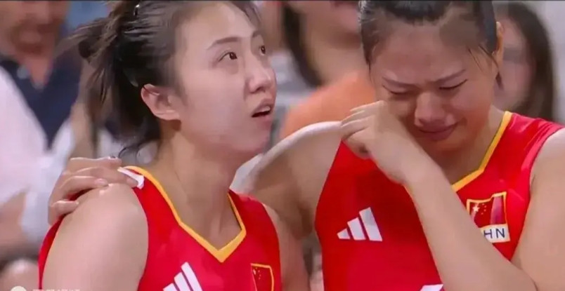 我就觉得非常奇怪，中国女排东京奥运会失利，姑娘们流汗但没有流泪。到了