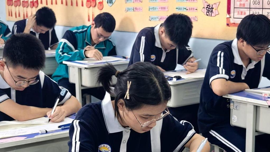 别用分数，否定一个孩子的善良老师产后第二天躺在医院，最让她意外的一幕发生了