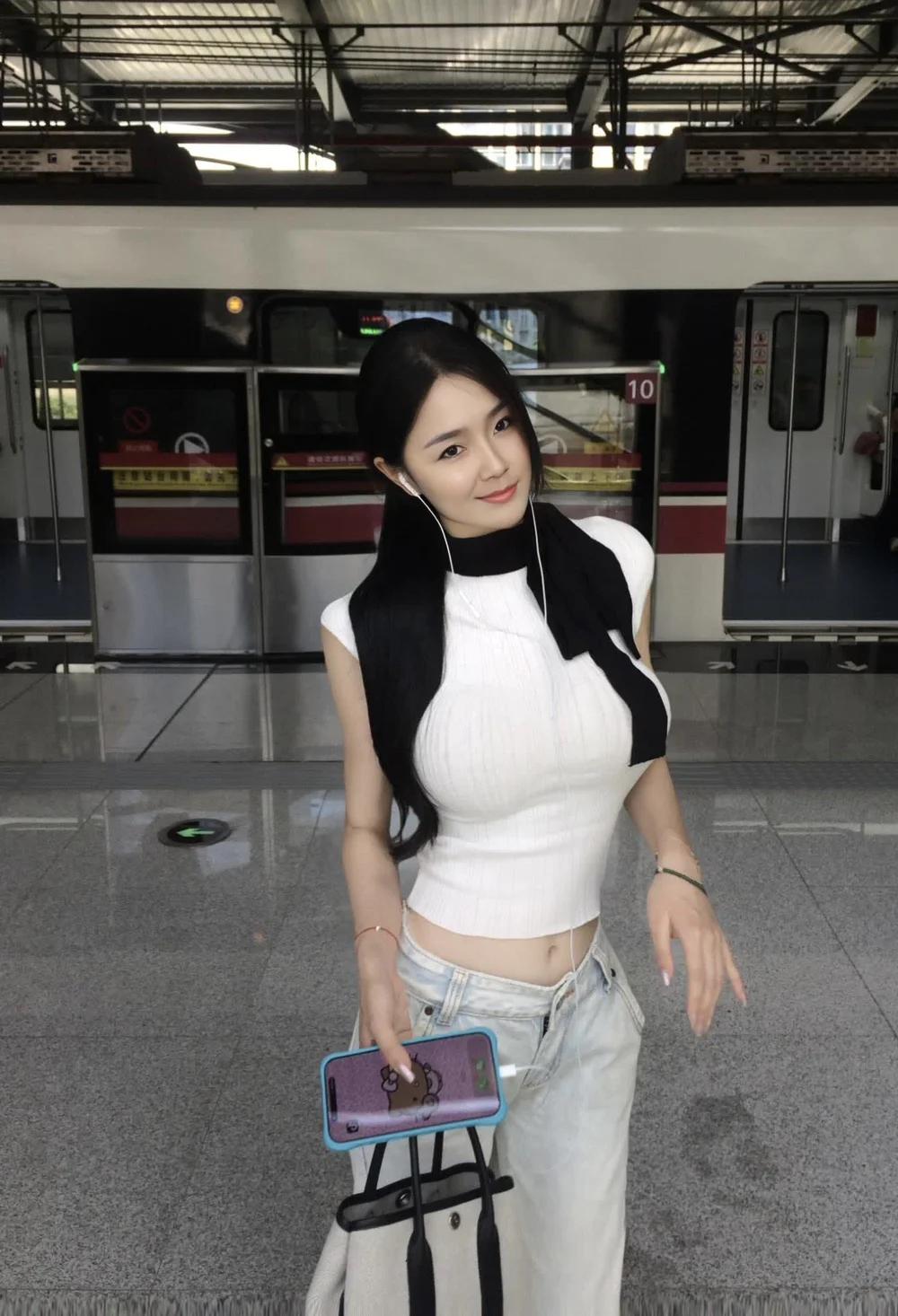 为什么路人都看我呀，哪里不一样吗