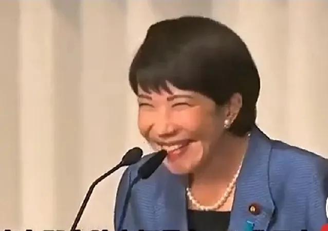 狂人得势会怎样?高市早苗的狂妄已经到了毫无章法的程度!在12月1日东京举行的