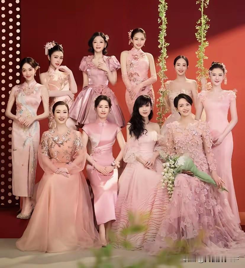 马年春晚《立春》《贺花神》十位粉裙女星里，58岁周慧敏一出场就赢麻了，堪称发量天