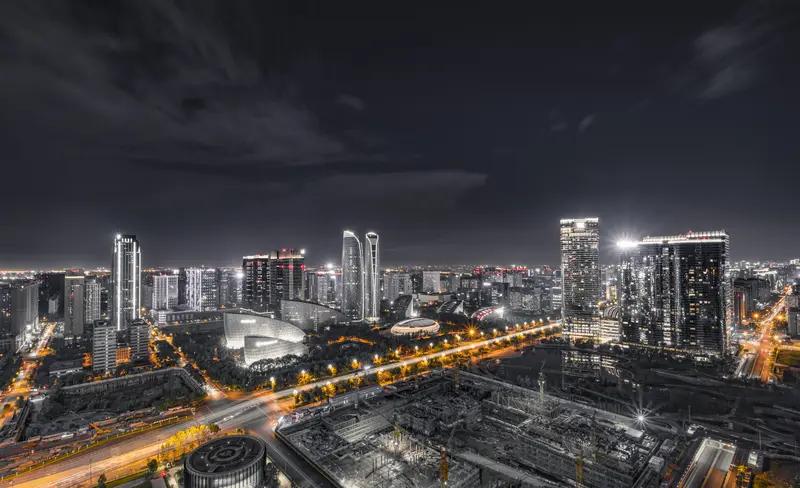 西十高铁开通运营，中西部三大城市群协同按下加速键西十高铁的开通，宛如一条灵动的纽
