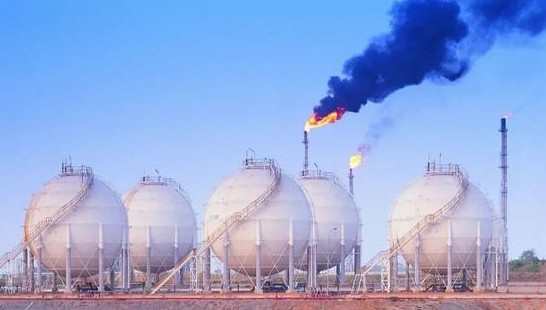 全世界天然气价格暴涨，美国德州价格却由正转负，供应商被迫烧掉过剩产量！据彭博社报