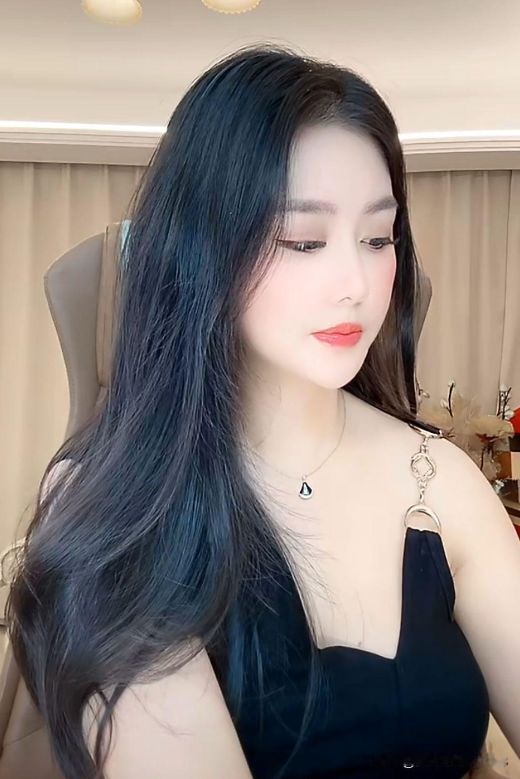 男人一辈子都忘不掉的9种女人1.初次亲密的女人2.一见钟情的女人3.多年