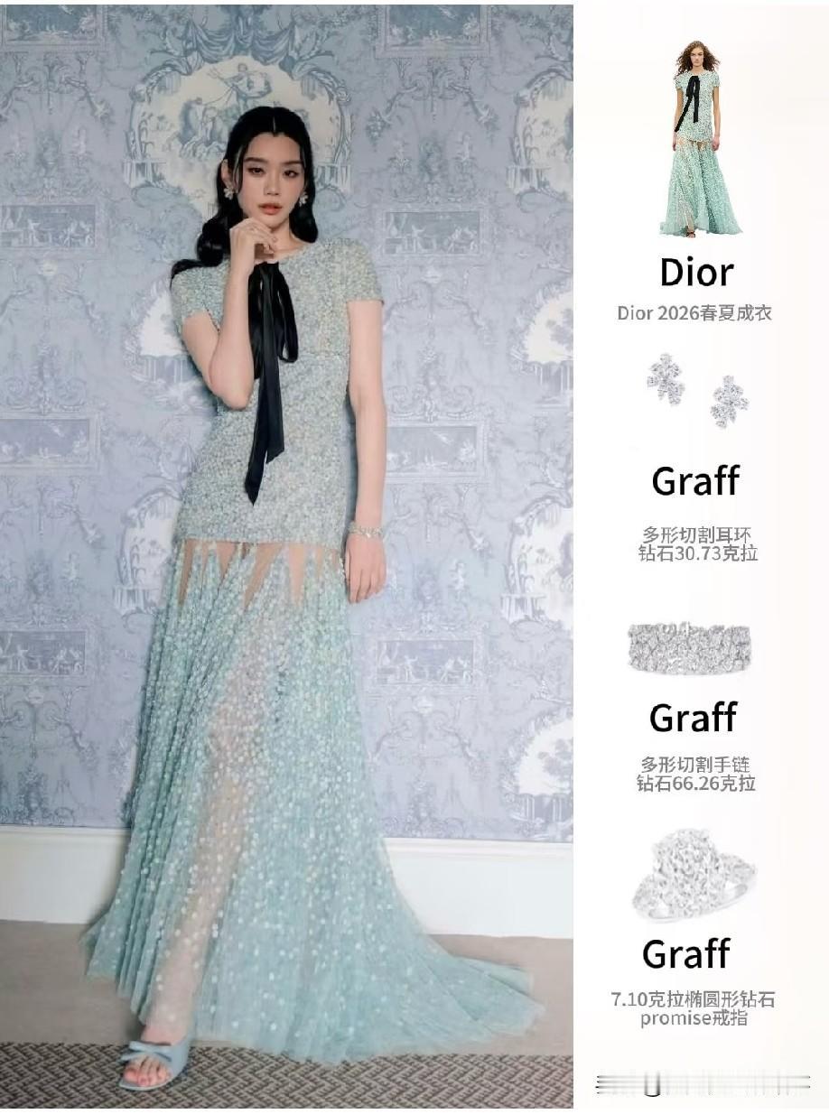 奚梦瑶亮相婚礼欢迎晚宴，状态真的太出众了。本身身高优越、身材高挑，拥有自己的事业
