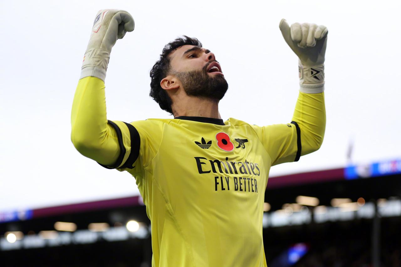 欧洲转会新闻！★存在感近乎没有！阿森纳门将拉亚考虑冬窗离队以保持竞技状态，因