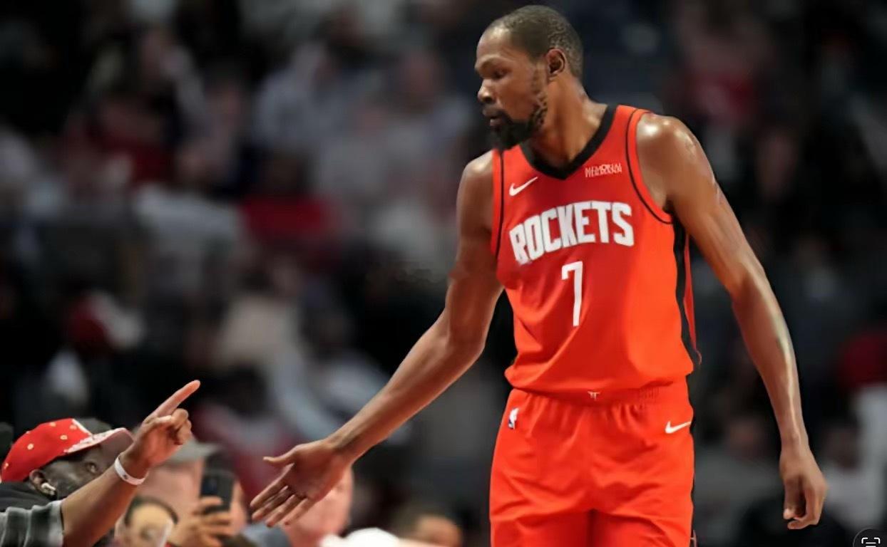 活塞vs火箭火箭4分惜败活塞，但爆砍37分的杜兰特，是惊喜！​两次激烈冲突、三人