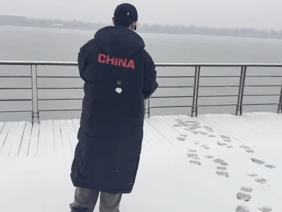 胖室扔肖蘸雪球VS王博扔肖蘸雪球没有对比也有伤害啊哈哈哈哈哈哈哈