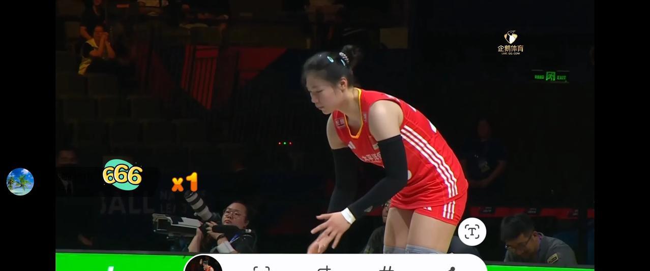 中国女排捡到宝了！小二传张籽萱果然名不虚传！她的传球不仅节奏好，有球头，而且沉稳
