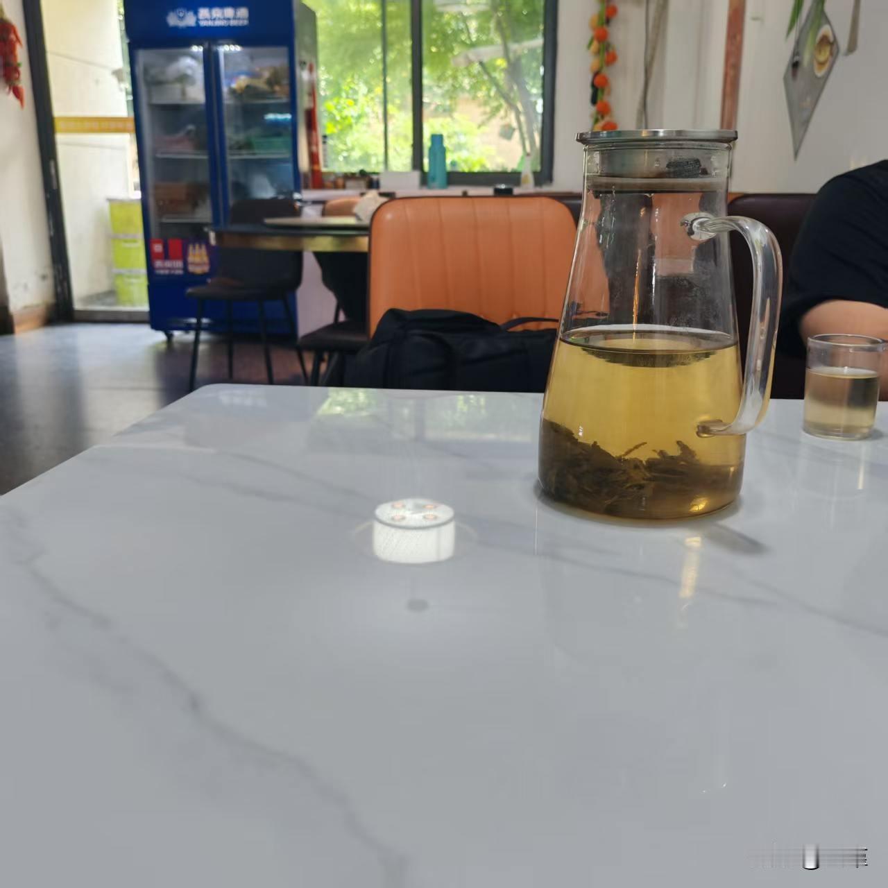 出差到客户公司附近，刚好中午。不好意思去客户那里蹭饭，在附近找了家炒菜馆，随便