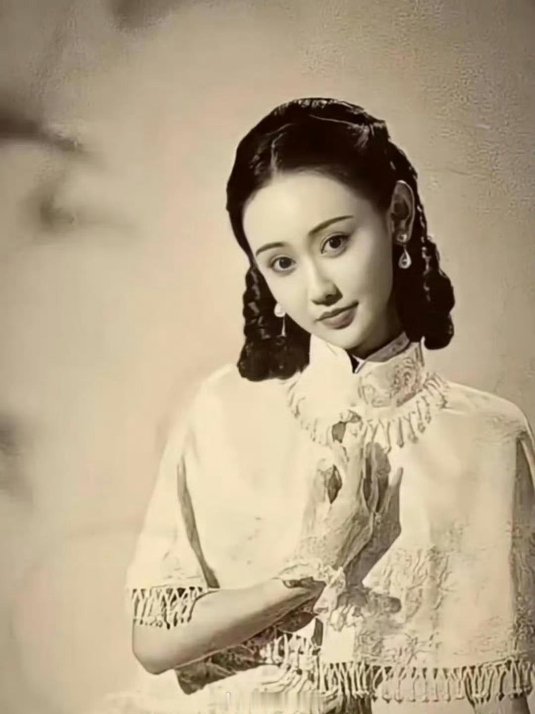 原来吴彦姝不是老了才优雅，她年轻的时候就是优雅的代名词了