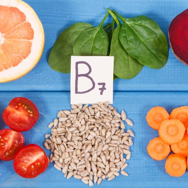 大家好！今天我们来聊聊一个看似普通，却又神秘莫测的话题——维生素。是不是觉得每天