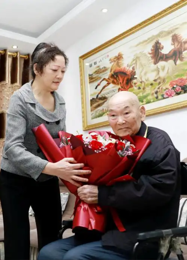 2020年，淮北退役军人事务局接到群众反映：一名90多岁的煤矿退休工人是抗美援朝